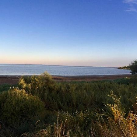 "Le Nature" Camargue Jardin Арль Экстерьер фото